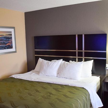 Quality Inn Bracebridge Exterior photo