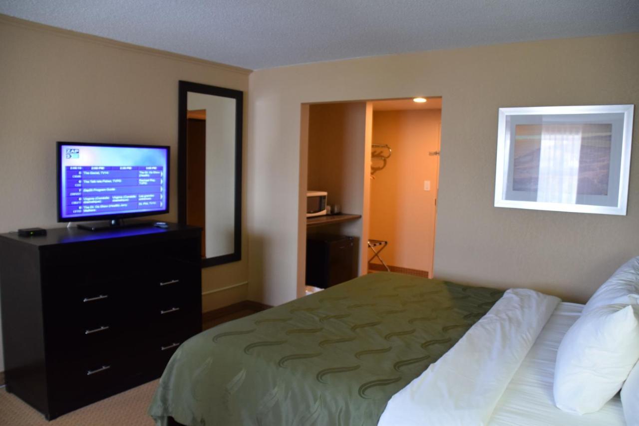 Quality Inn Bracebridge Exterior photo