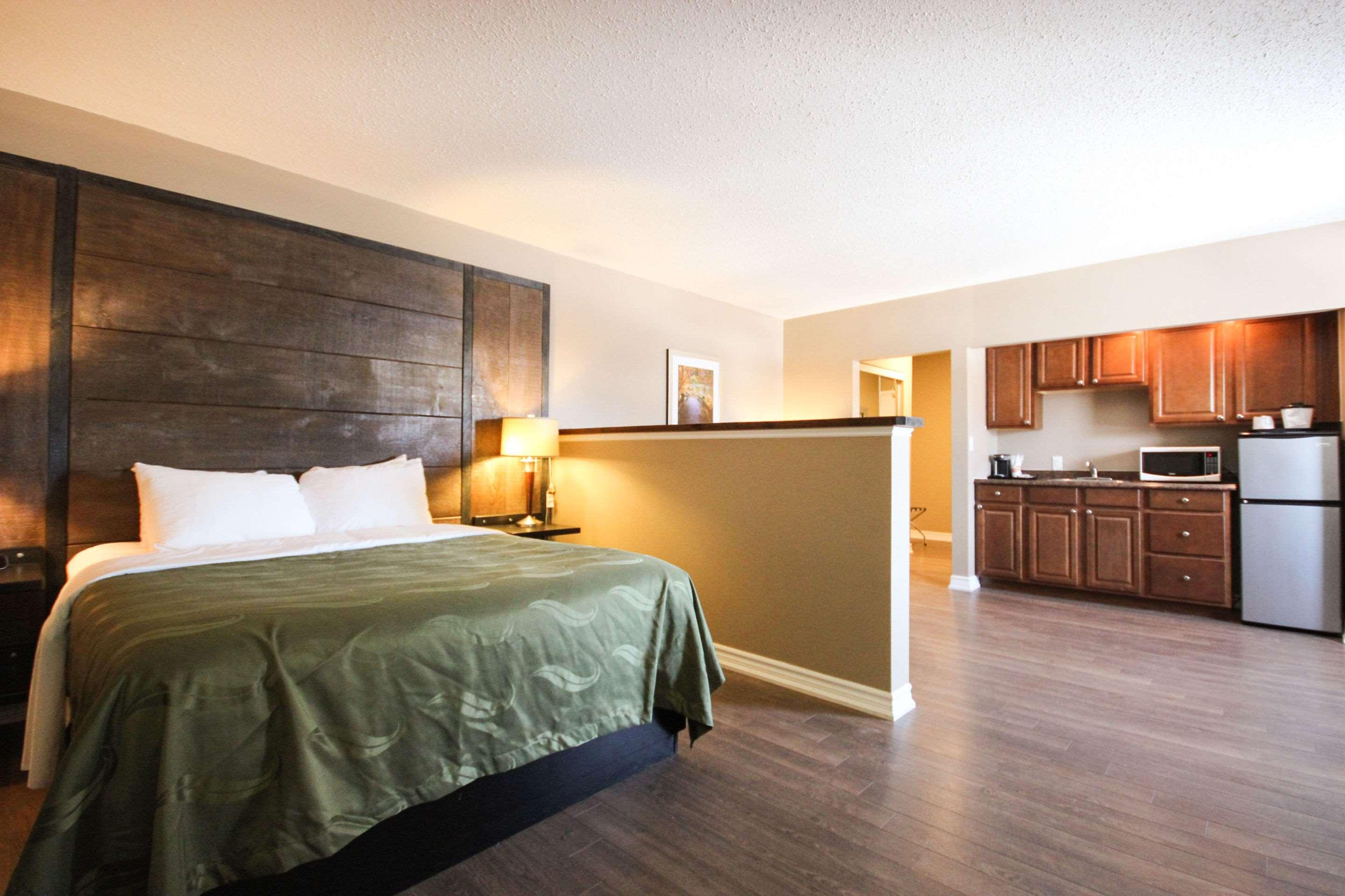 Quality Inn Bracebridge Exterior photo