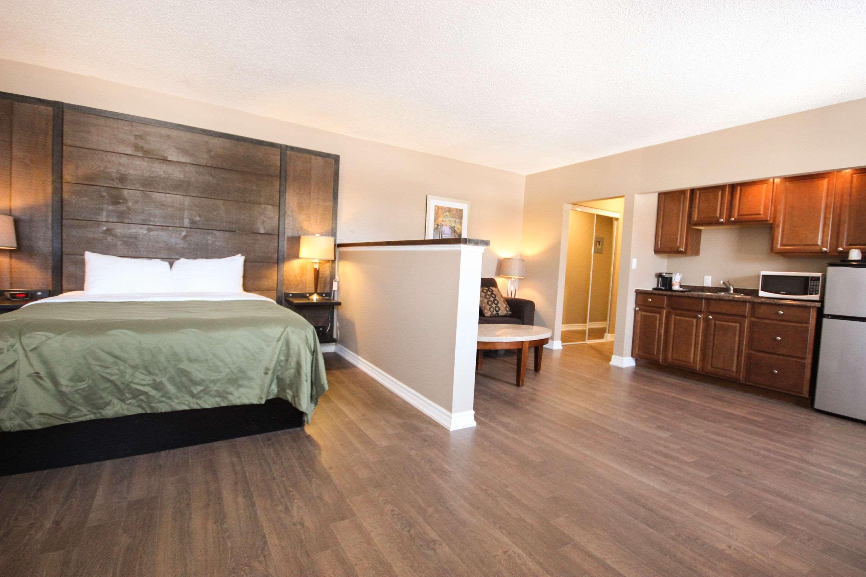 Quality Inn Bracebridge Exterior photo