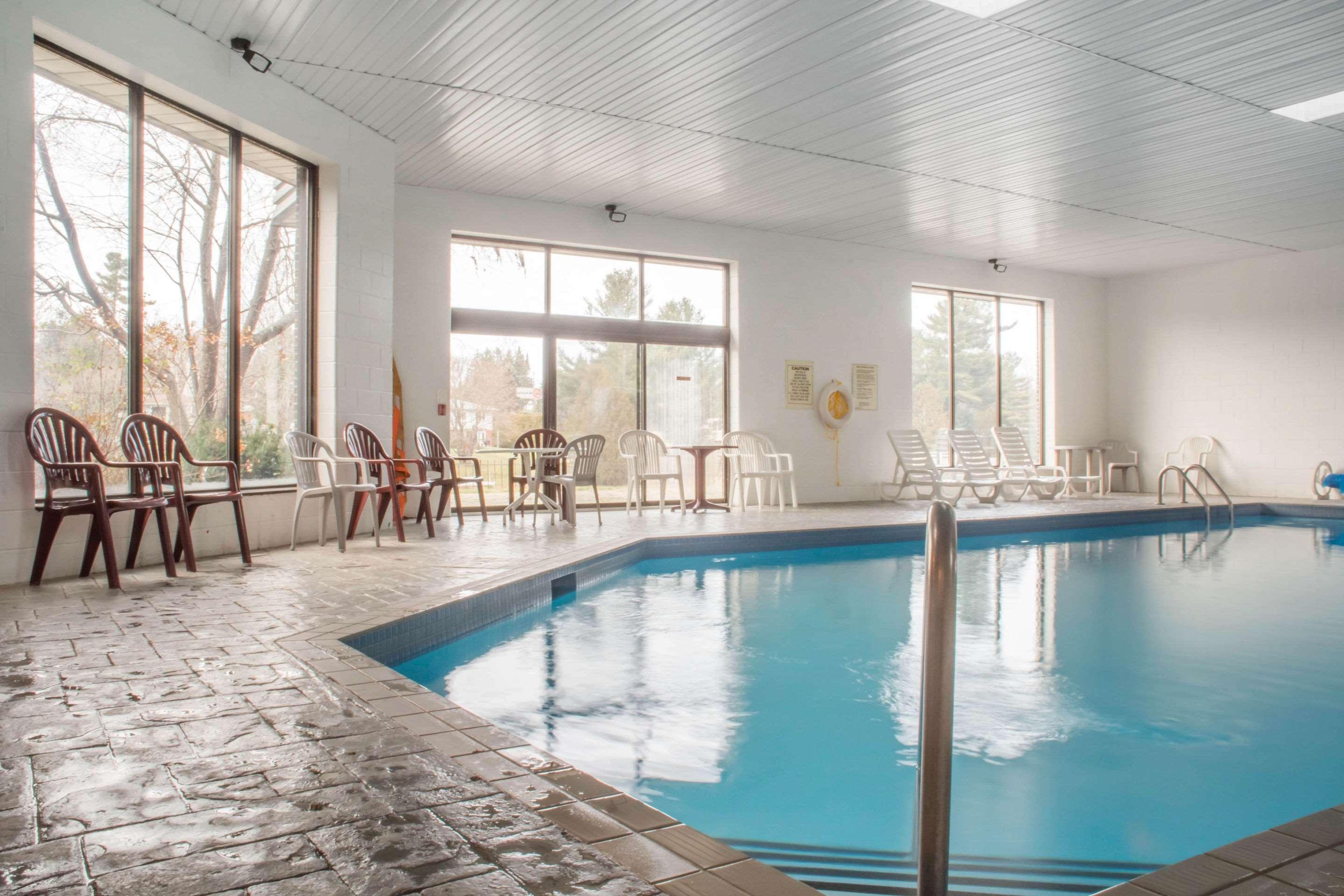 Quality Inn Bracebridge Exterior photo