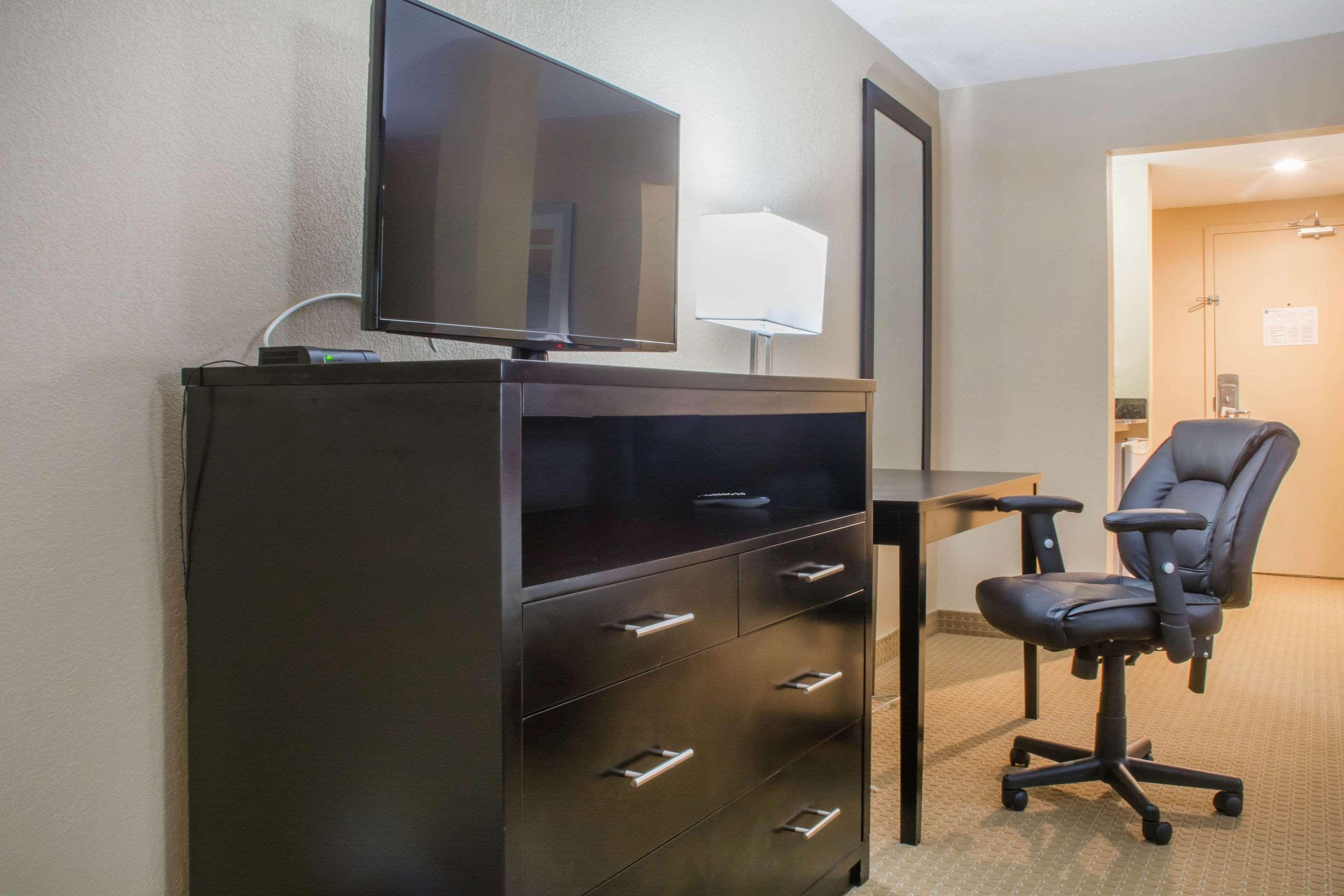 Quality Inn Bracebridge Exterior photo