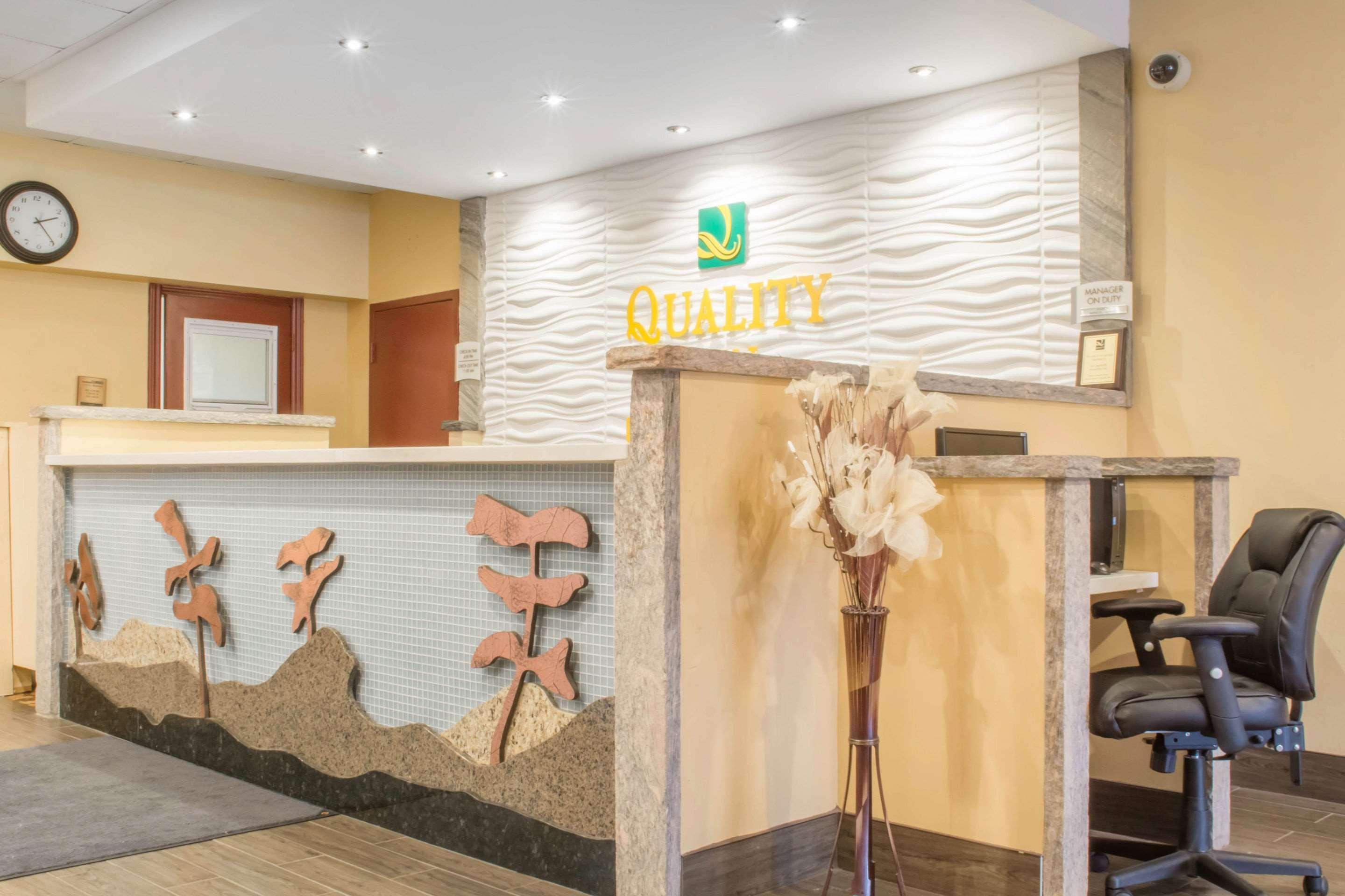 Quality Inn Bracebridge Exterior photo