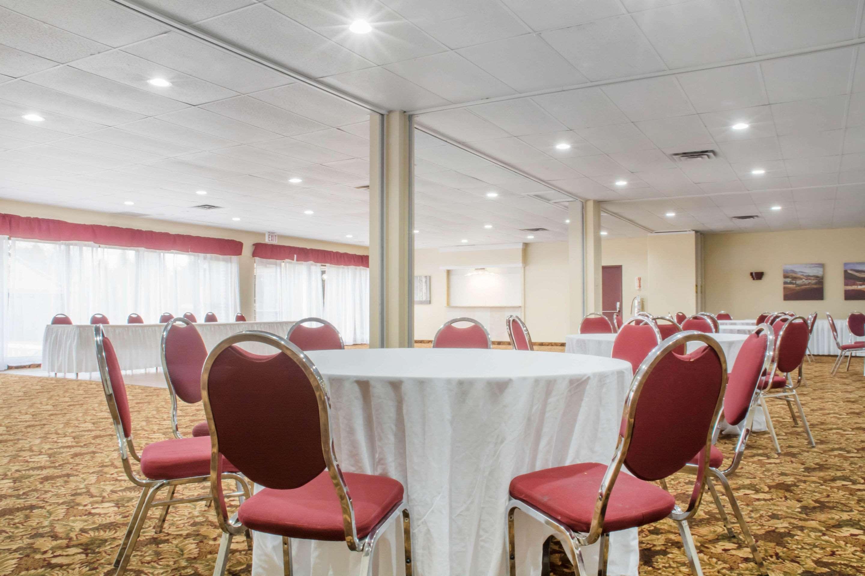 Quality Inn Bracebridge Exterior photo