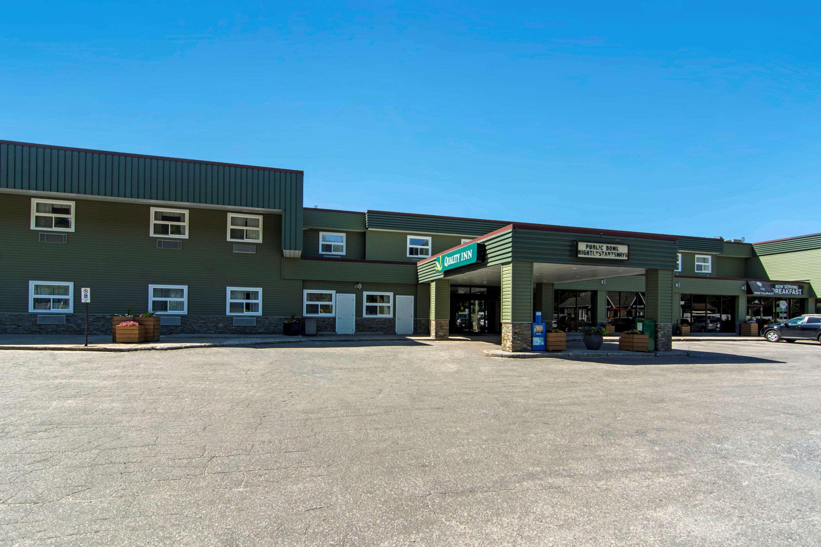 Quality Inn Bracebridge Exterior photo